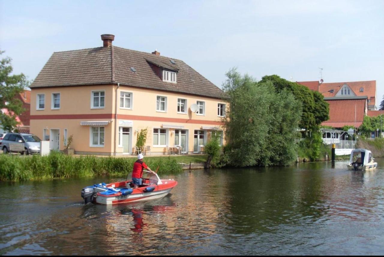 Ferienwohnungen direkt an der Elde Lübz Buitenkant foto